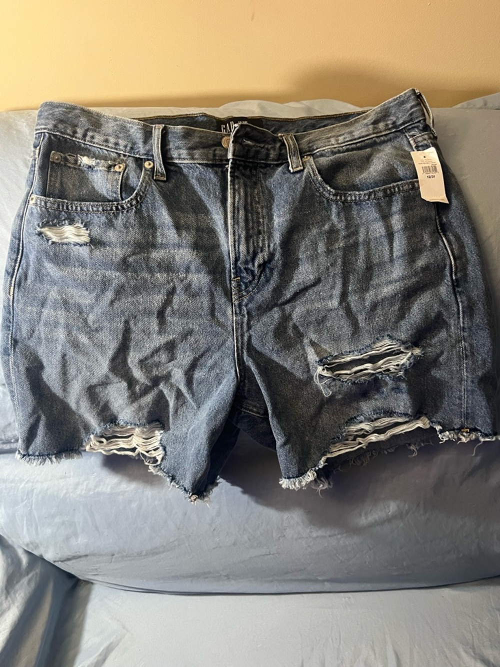 NWT GAP Light Blue Boyfriend Distressed Denim Shorts Size 12